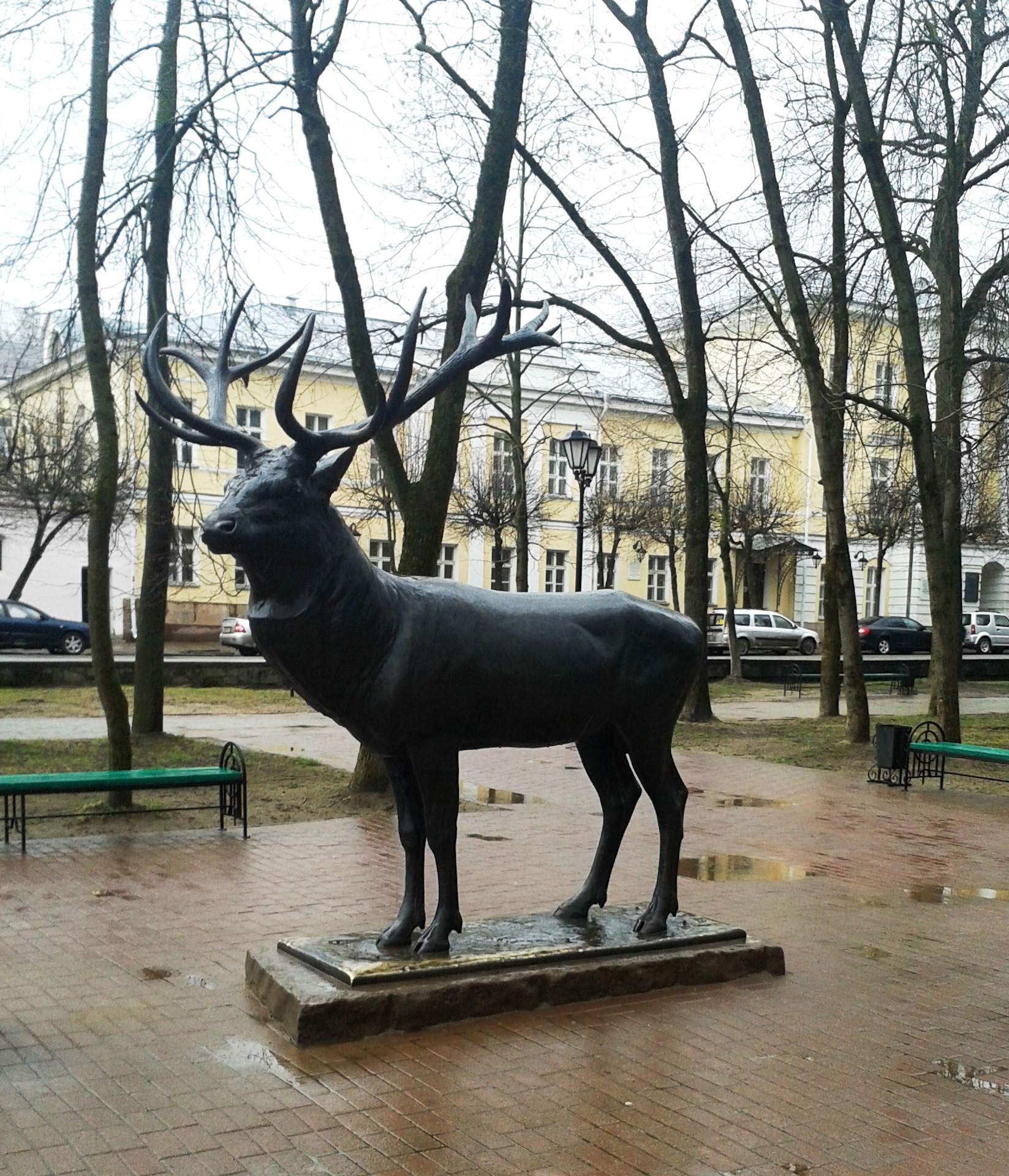 Олень замшевый слушать. Там где пройдет олень. Бронзовые скульптуры Москвы. Где пройдет олень Суворов. Где пройдет олень пройдет Суворов.