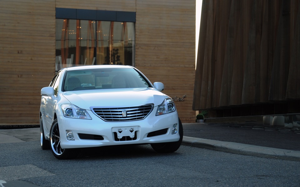 Toyota Crown grs200