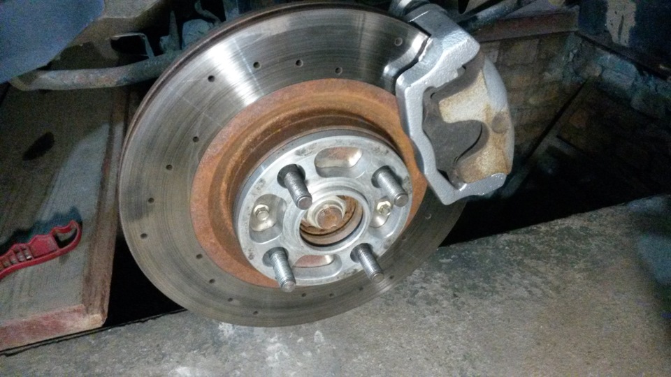 Передние тормоза R15 + проставка под шаровую и шпильки — Lada Калина ...