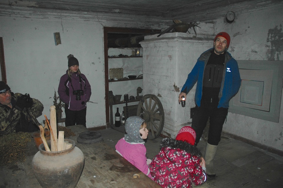 Андрей проводит импровизированную экскурсию по терему — УАЗ Patriot