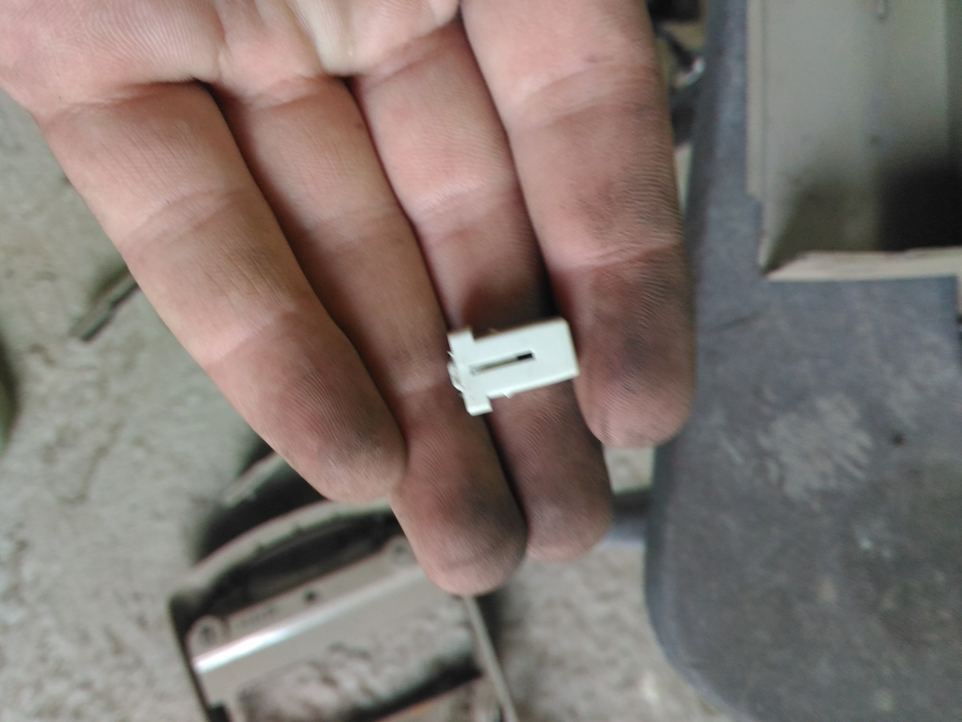 Фиксатор очечника ховер н3. Переключатель pr001. Защелка очечника. Фиксатор очечника ховер н3. Фиксатор очечника ховер н3.