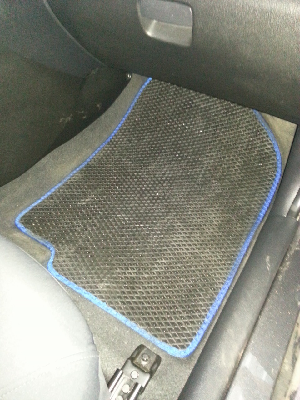 Коврики и майки на сиденья — Hyundai Solaris (1G), 1,4 л, 2013 года ...