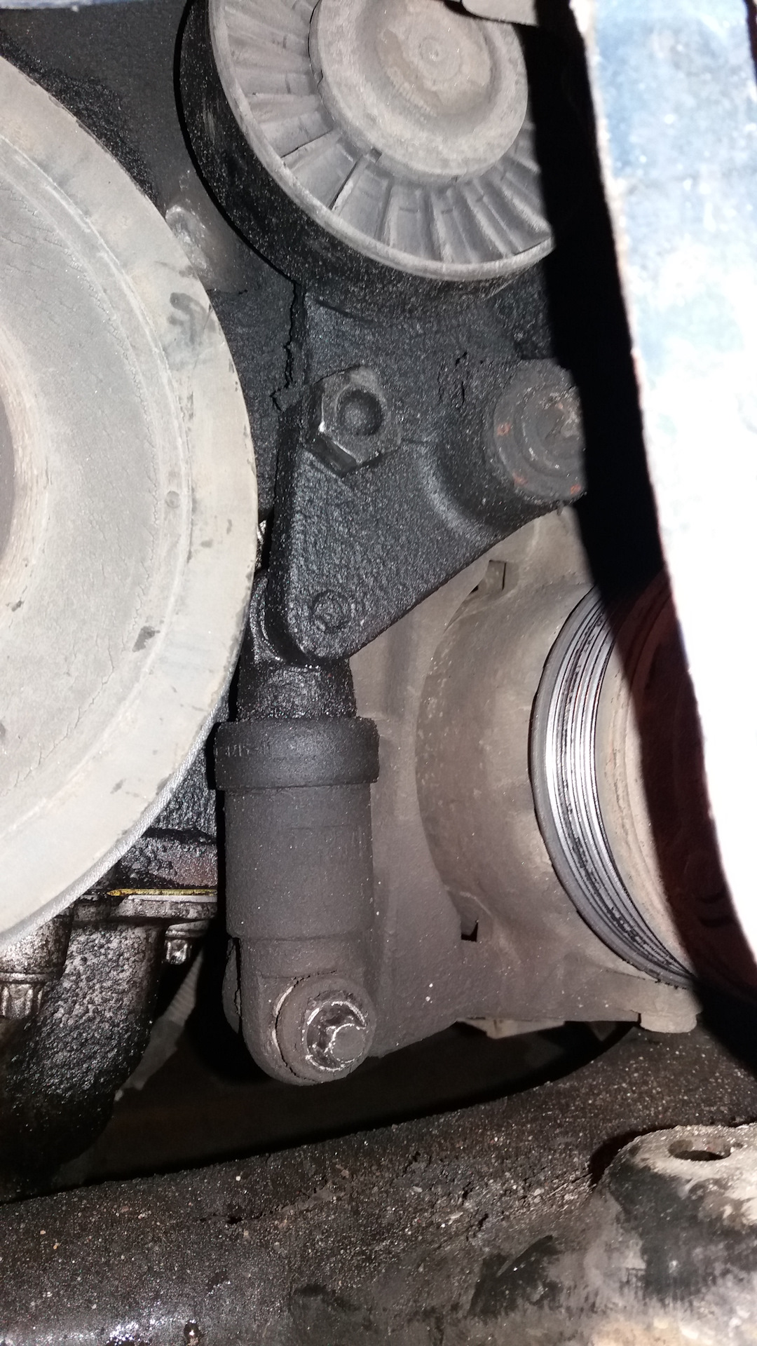 Замена натяжительного ролика генератора. - Opel Insignia (1G), 2 л, 2013 года ви