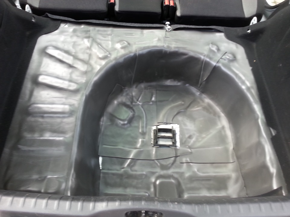 корыто под запаску. корыто под запаску. газ под запаску 2114. корыто запаски пассат б7. ниша запаски saab 9-5.