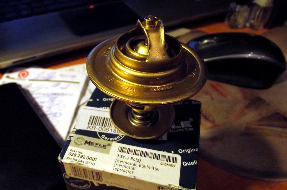 Фото в бортжурнале Opel Rekord E. Запчасти на фото: 0282920001, 044121113