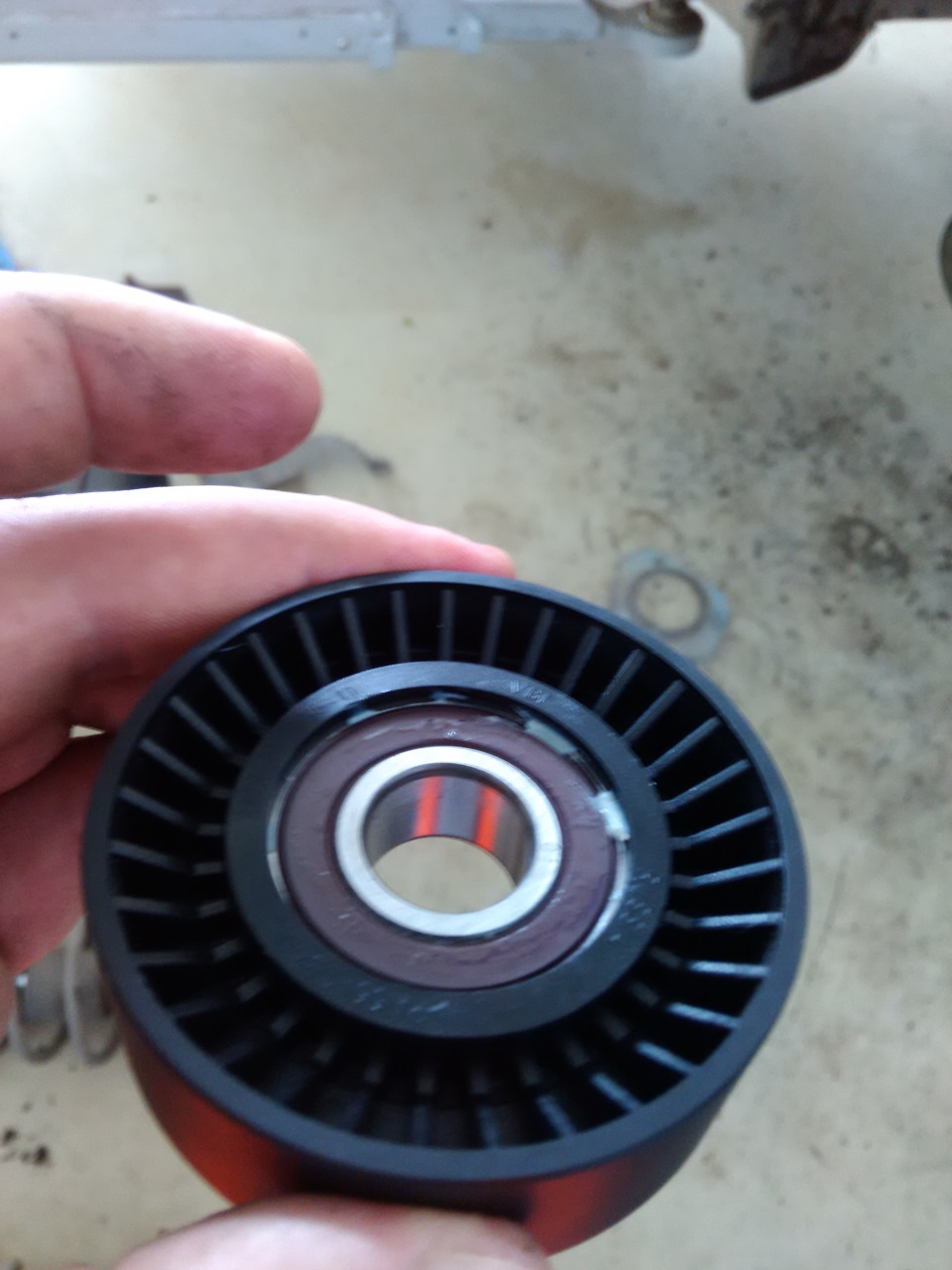 Ролик натяжитель генератора — Lada Гранта, 1,6 л, 2013 года | плановое ...