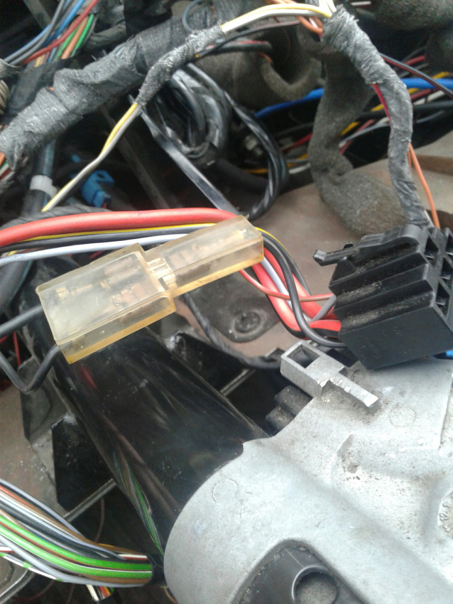 Нет питания на форсунки и модуль зажигания — Volkswagen Golf Mk3, 2,8 л ...