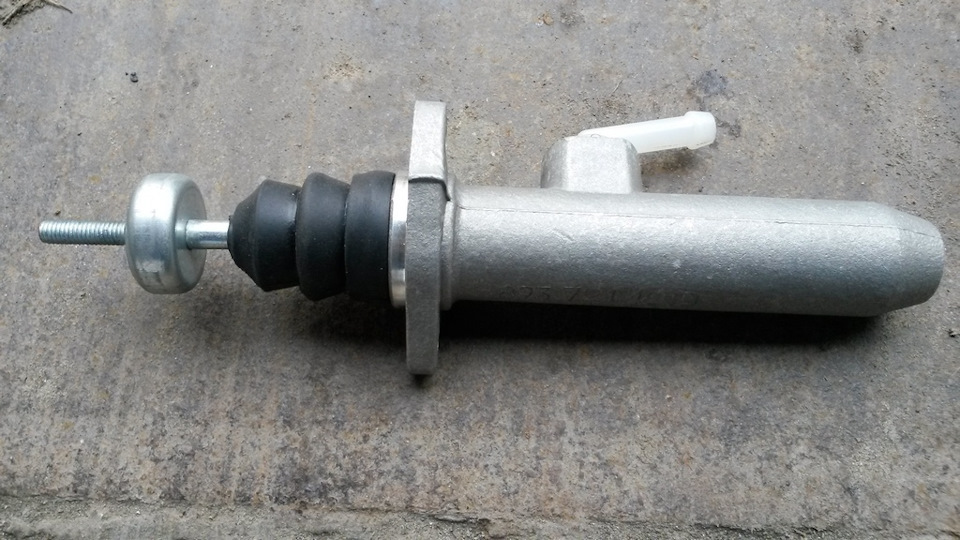 Главный целиндрик сцепления ауди 80. Главный цилиндр сцепления ауди 80 б4. Рабочий цилиндр сцепления audi 80. Главный целиндрик сцепления ауди 80. Рабочий цилиндр сцепления ауди 80 1.