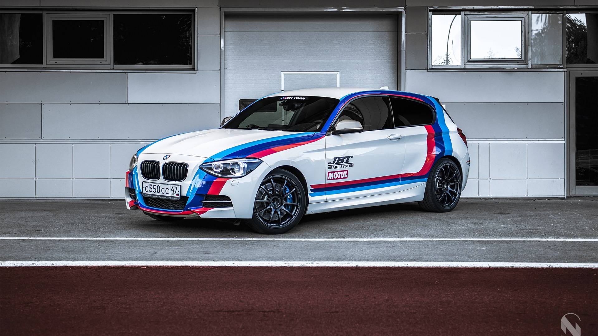 бмв перформанс акцентная полоса. бмв м777нн78rus. полосы бмв м3. м полосы на бмв.