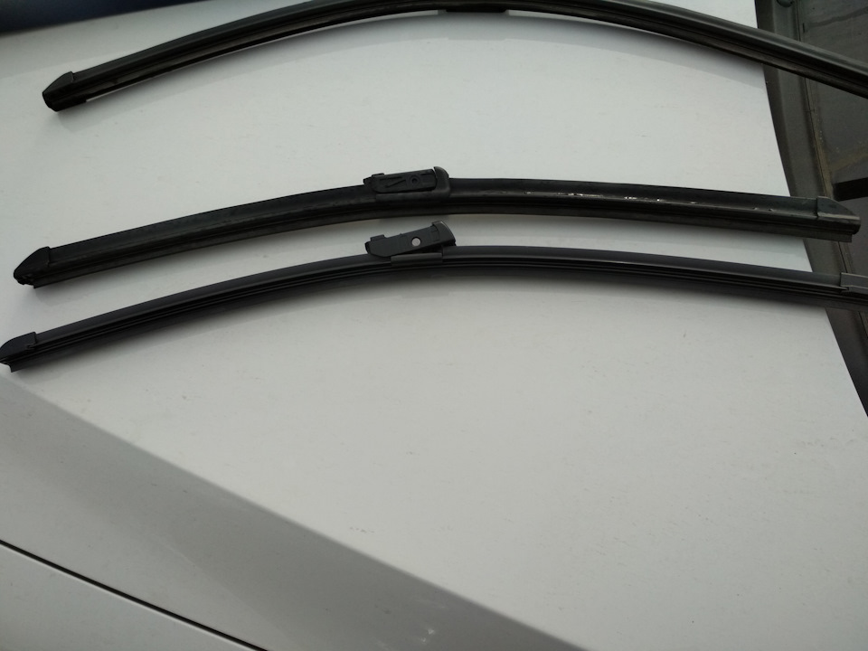 Сверху старые щетки, снизу новая ДЭНСО — Volkswagen Jetta VI