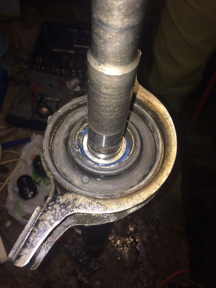 Как шумит подвесной подшипник. Как шумит подвесной подшипник. Подвесной подшипник газ 21. Подвесной подшипник кардана рено дастер. Подвесной подшипник карданного вала санта фе 2.