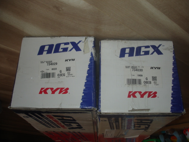 артикулы 734030 — левый, 734029 — правый. — Peugeot 309. Запчасти на фото: 734030, 734029