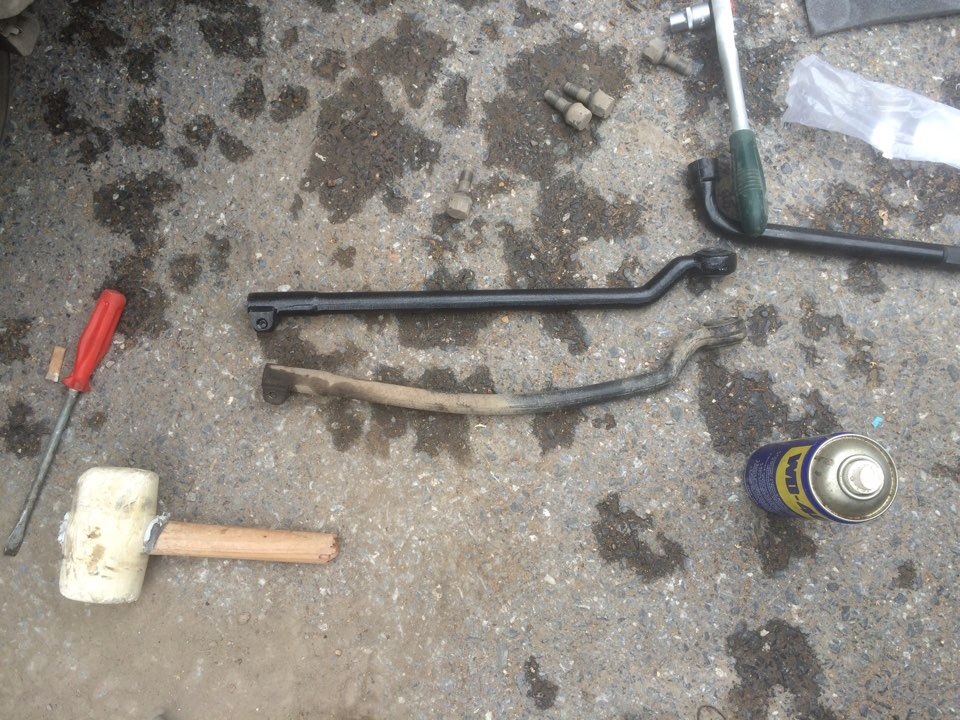 Гнутая рулевая тяга. Погнулась рулевая тяга гранта. Погнулась рулевая стойка альфа. Ремкомплект рулевых тяг луаз 969. Гнутая рулевая тяга.