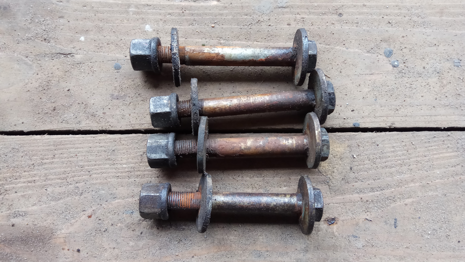 Болт развальный alfa 147. Болт развальный сузуки sx4. Развальные болты паджеро спорт 2. Болт регулировочный схода - развала nftnfg hfa 4. Развальный болт мазда 626 1999.