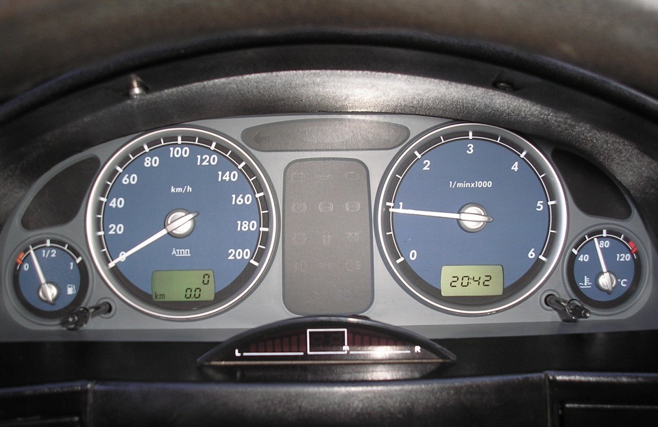 Народ. Подскажите пожалуйста, как смотать пробег на приборке 3110. ...