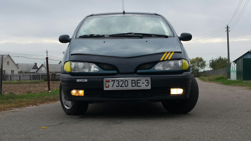 Фары сценик. Renault Megane Scenic 1998 противотуманки.