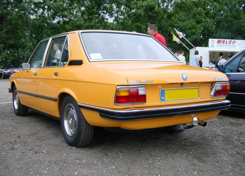 Р‘РњР’ 1976 e12