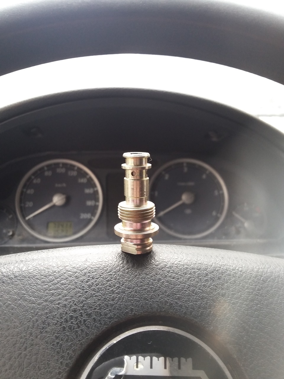 регулятор давления — Volkswagen Passat B5, 1,9 л, 1997 года | своими ...