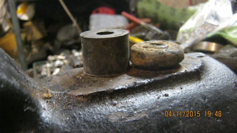 Слева резинка здорового человека, справа резинка курильшика — SsangYong Korando (2G)