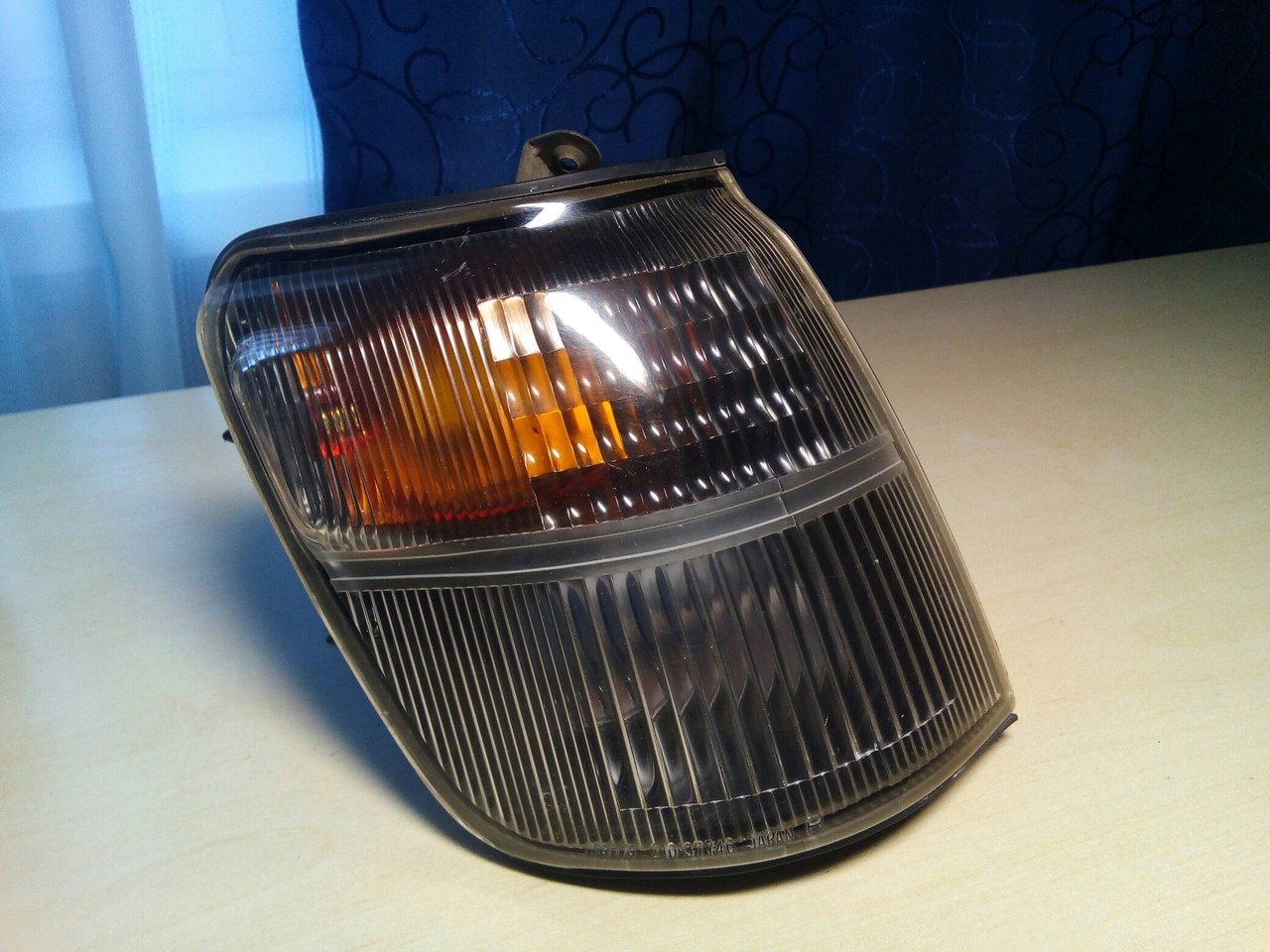 фонарь поворотника мицубиси. повторитель поворота мицубиси каризма 2003. текстура фары. поворотник mitsubishi lancer 7. поворотник паджеро 2.