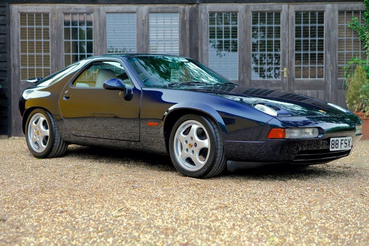 Автомобиль Porsche 928