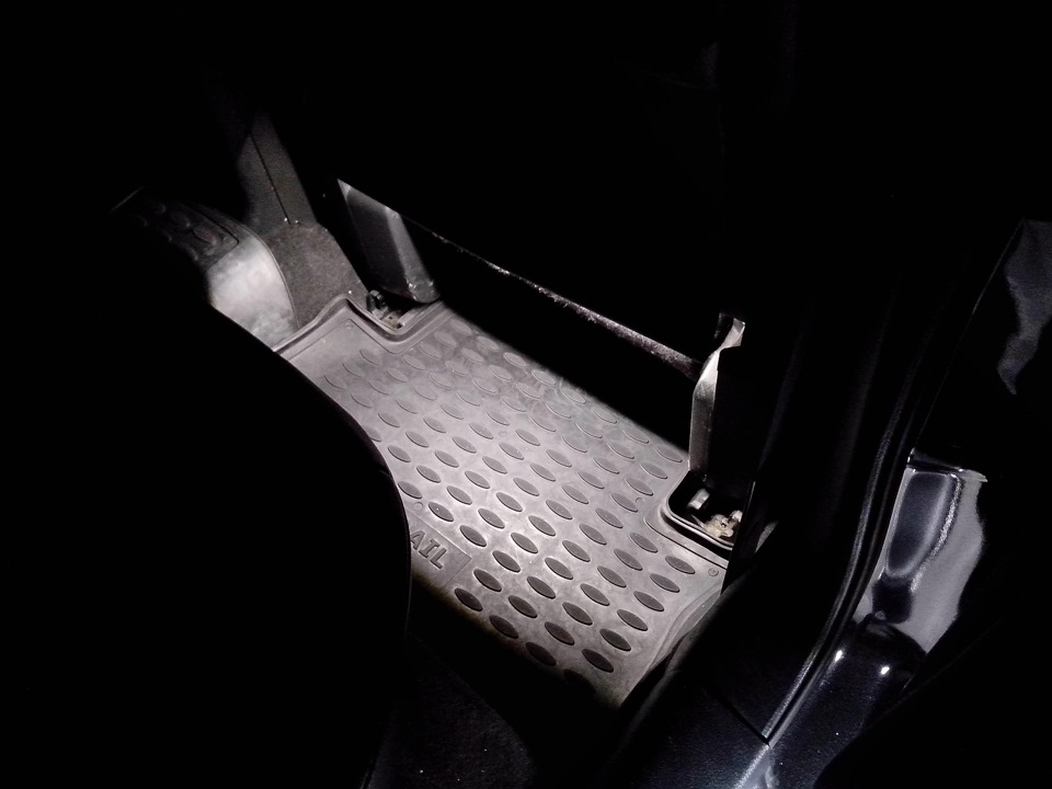 Подсветка ног заднего правого пассажира — Nissan X-Trail II (t31)