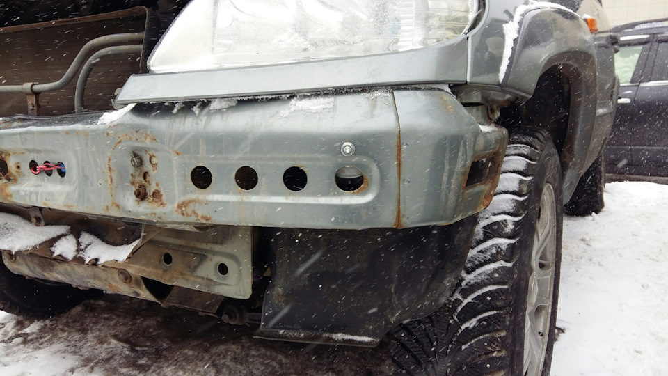 Волговский сигнал на ниву шевроле установка. 769112ds 960. Волговский сигнал на ниву шевроле установка фото. Волговский сигнал на ниву шевроле установка-769112ds 960. картинка Волговский сигнал на ниву шевроле установка. картинка 769112ds 960. Всем привет! Решил установить клаксоны от волги, так как штатным только кур пугать на даче! Принял решение внедрить это чудо, во внутрь усилителя по углам, со снятием бампера! Ну и немного фоток!