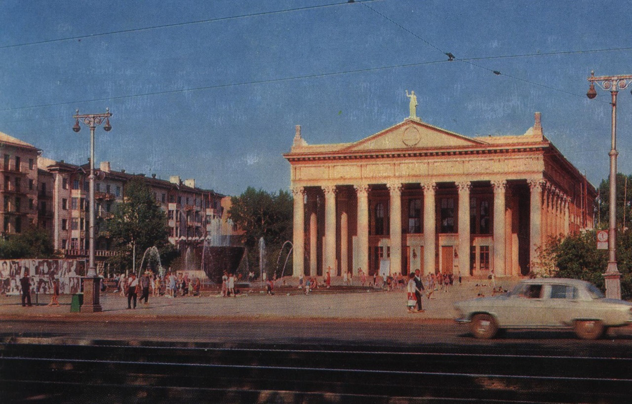 90 лет кемерово. Драмтеатр старый Новокузнецк. Новокузнецк СССР. Кемеровский драмтеатр 1960. Драматический театр 1963 год Новокузнецк.