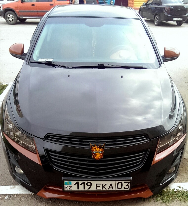 Шильдик с подсветкой глаз — Chevrolet Cruze (1G), 1,6 л, 2013 года ...