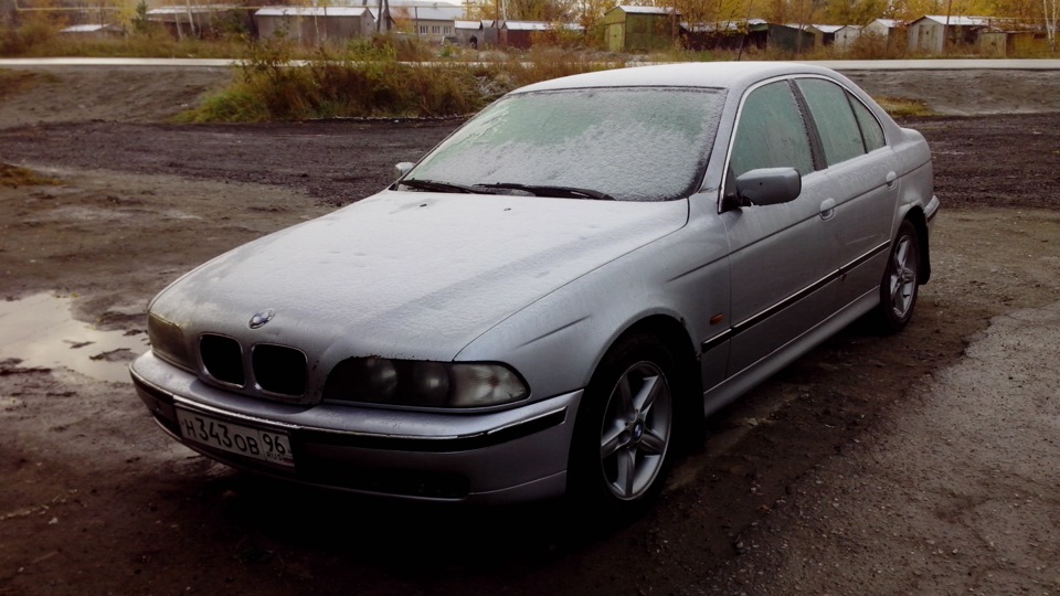 Как можно заливать или смотреть антифриз что отвертка оказалась в бачке ...