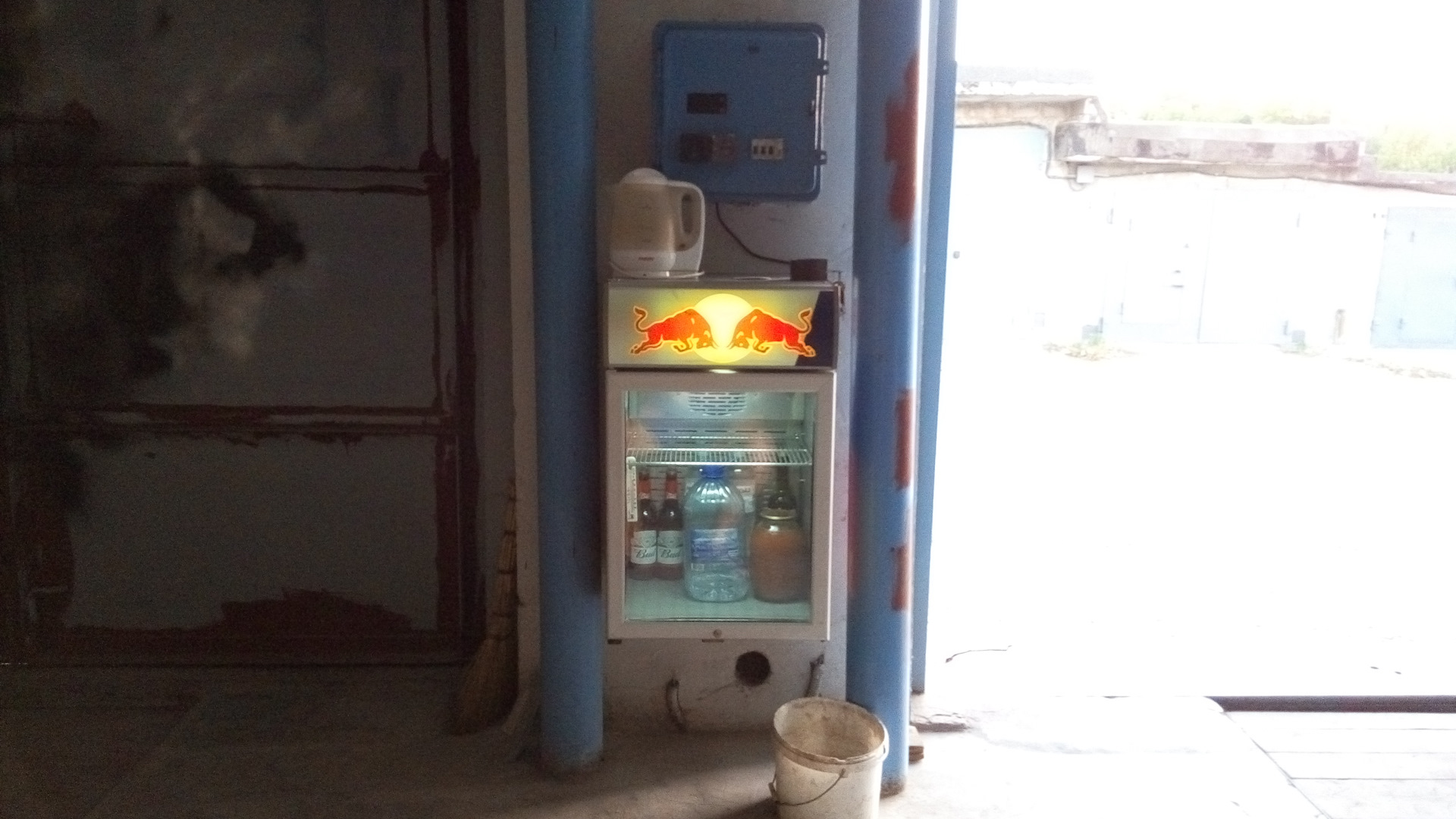 холодильник в гараже своими руками. холодильник в гараже зимой можно ли. ред булл либхер холодильник. ящик для инструментов из холодильника. температурные зоны в холодильнике.