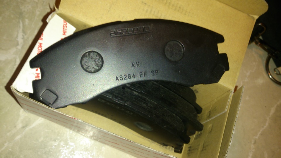 Продаются колодки тормозные передние комплект — Peugeot 4007, 2,4 л ...