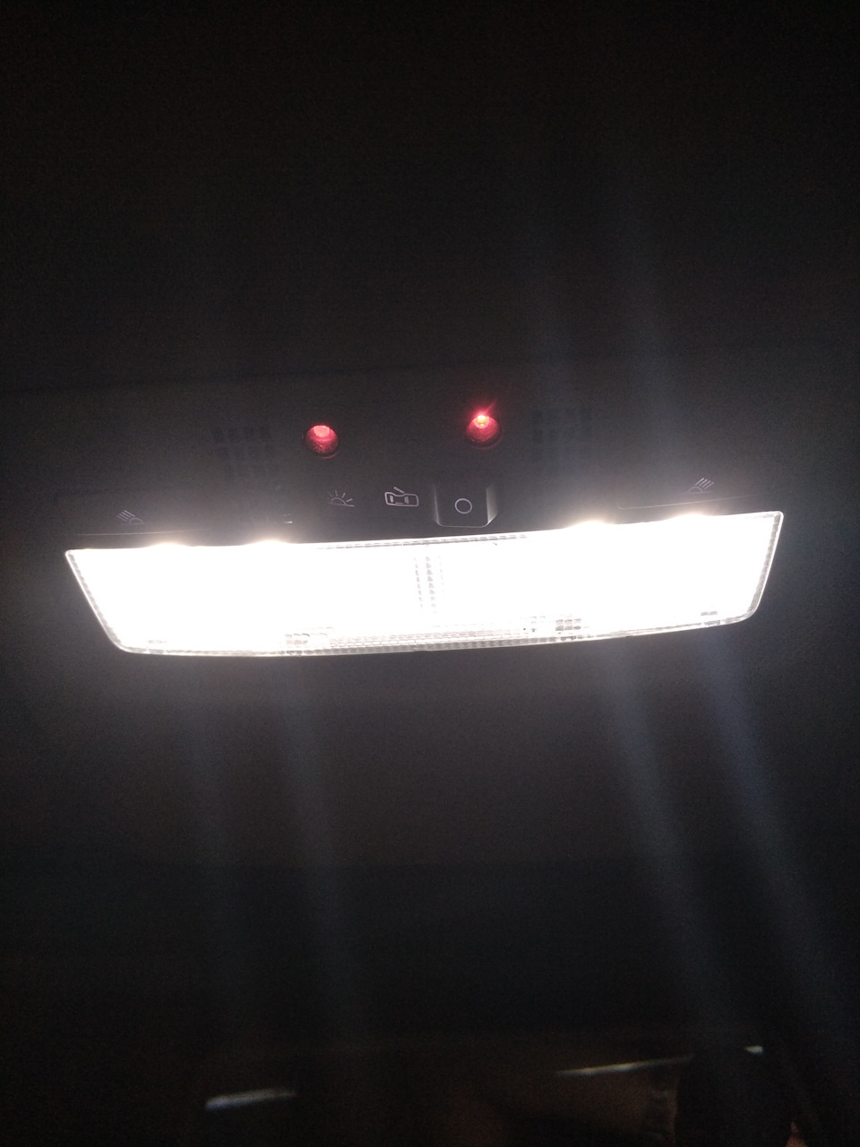 Замена штатного плафона освещения со шкоды суперБ))) — Volkswagen Polo ...