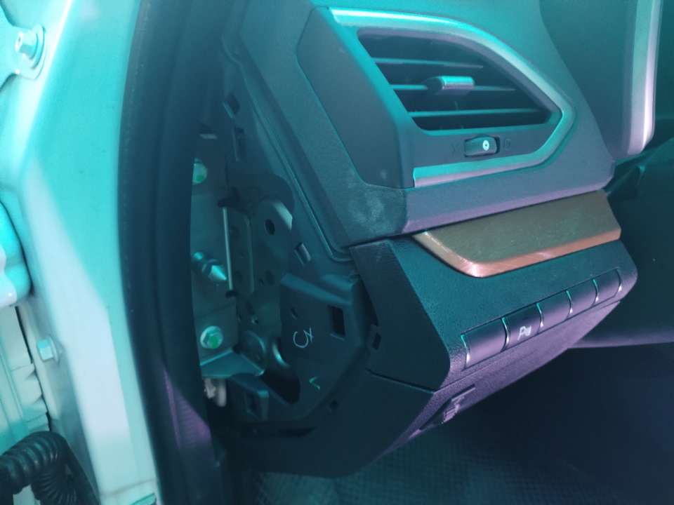 Поиск плюсов или как добраться до салонного блока предохранителей ...