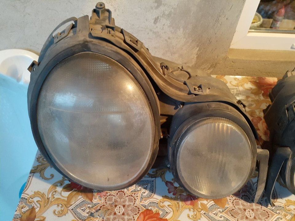 Полировка фар — Mercedes-Benz E-class (W210), 2,2 л, 1998 года | своими ...