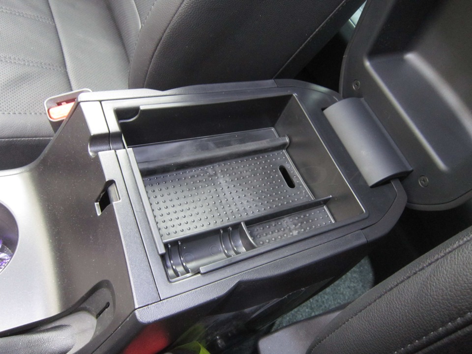 Органайзер в подлокотник ауди q5. Вставки в подлокотник. Органайзер в подлокотник для range rover sport 2014. Задний подлокотник explorer 5. Подлокотник центральной консоли kia mohave.
