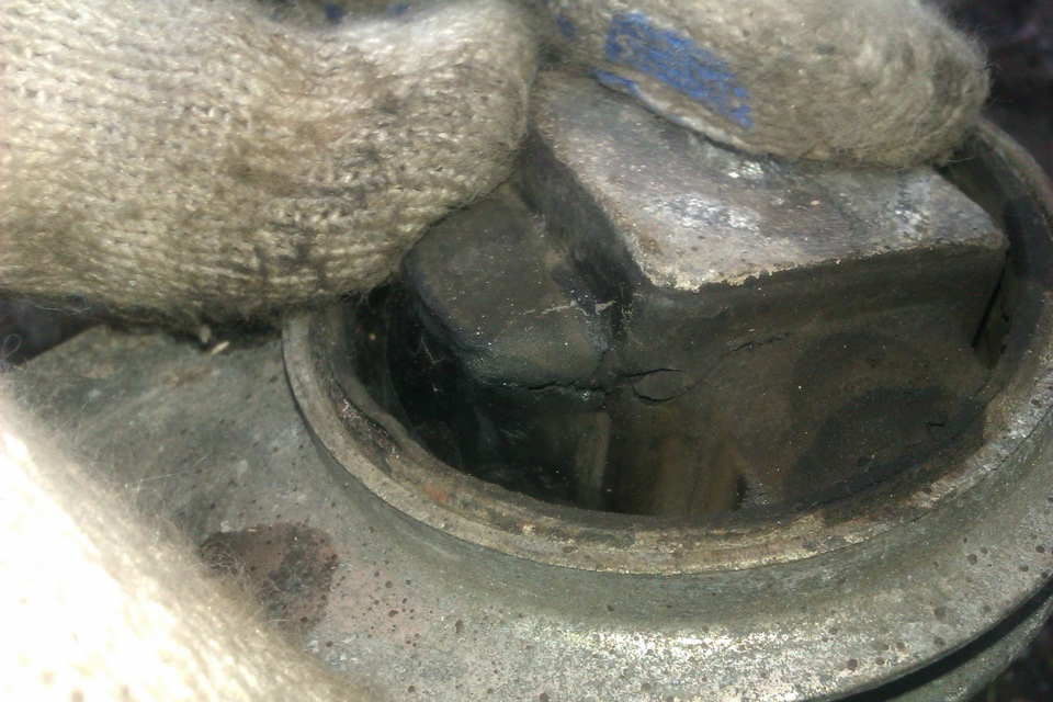 Замена колодок и верхней гитары — LADA Приора седан, 1,6 л., 2008 года ...