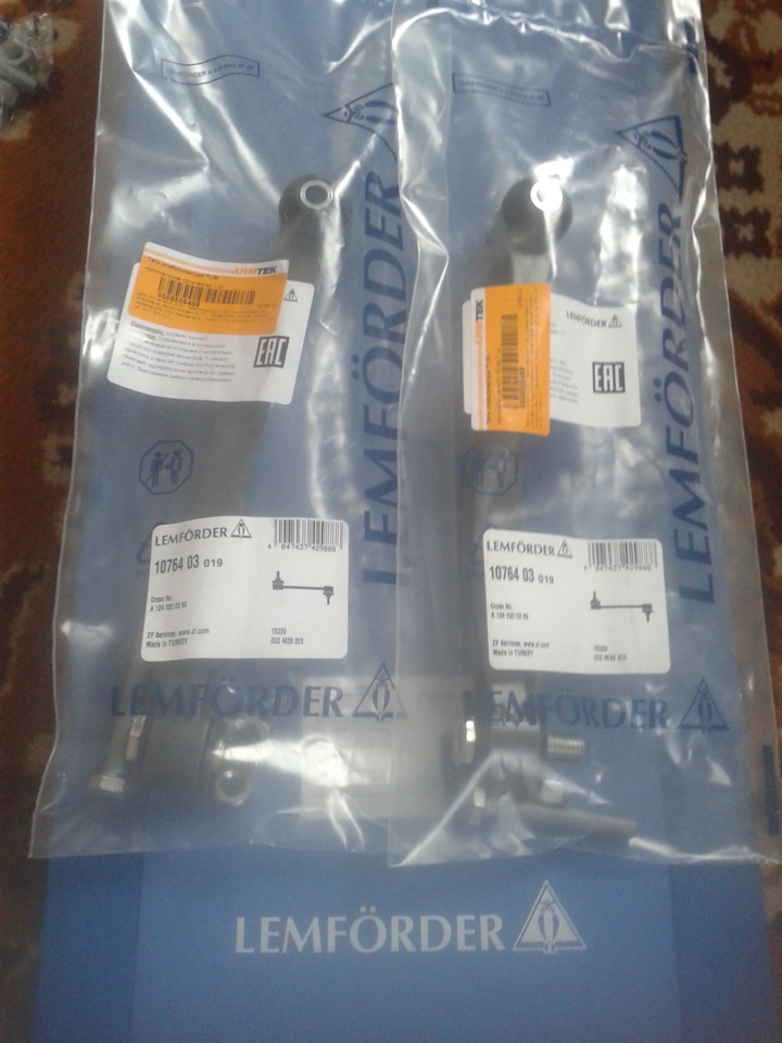 10764 01 – тяга заднего стабилизатора — Mercedes-Benz E-Class (W124). Запчасти на фото: 1076401, 1076403