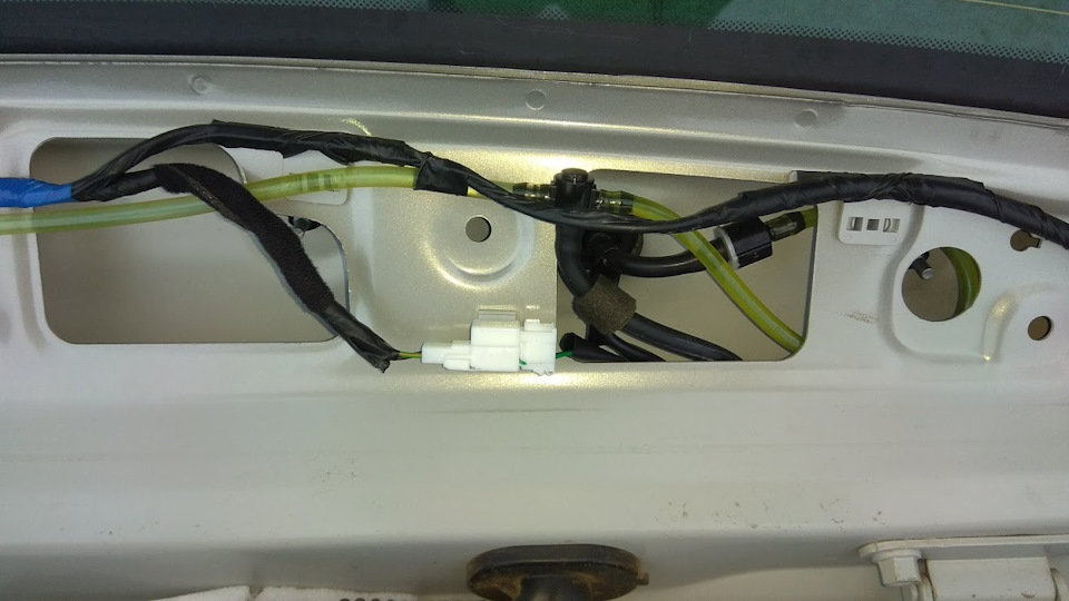 с новым тройником Toyota 85321-30080 — KIA Sportage (4G). Запчасти на фото: 8532130080