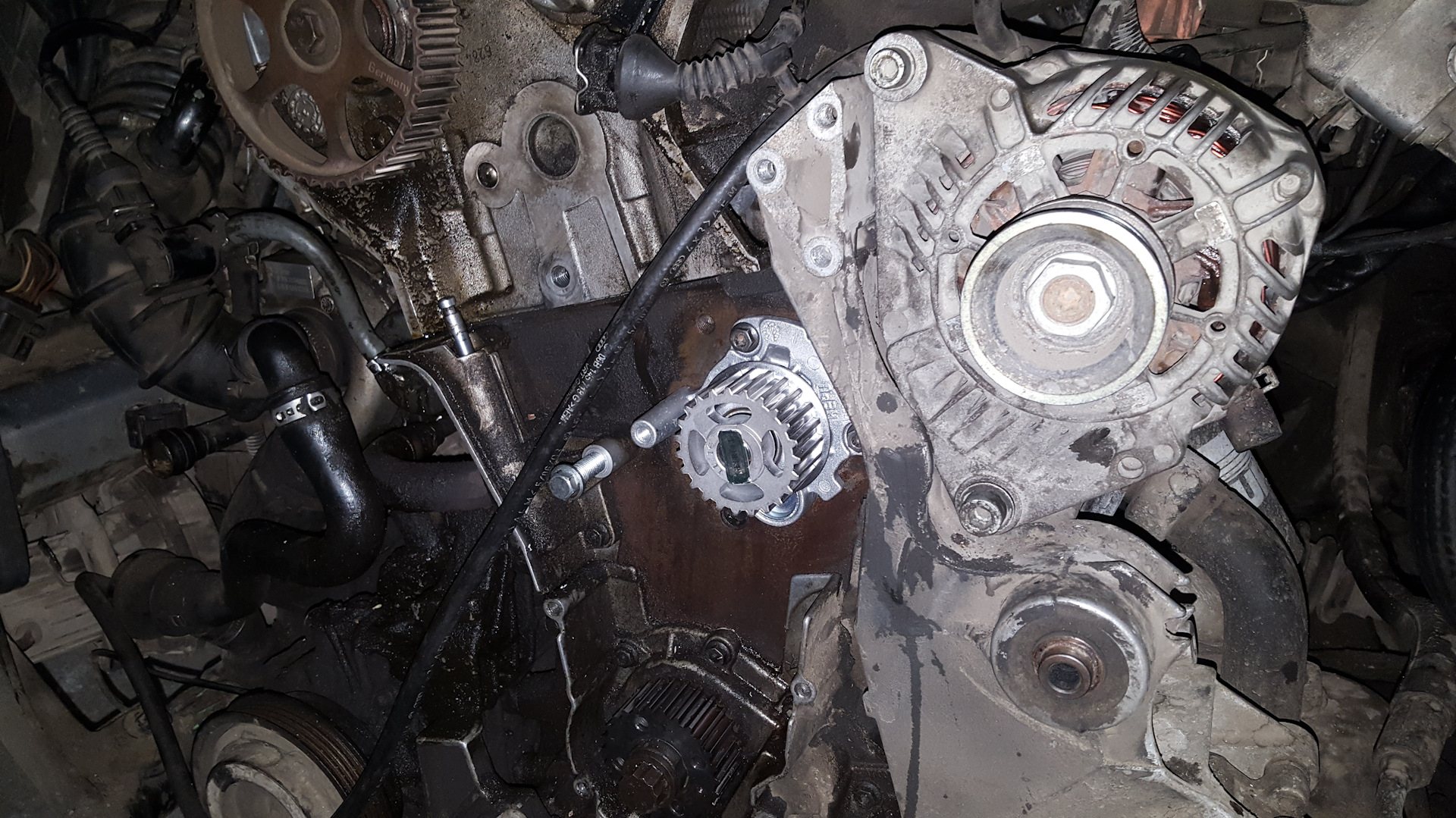 Замена комплекта ГРМ (VAG 06B 198 119 A), насоса антифриза (Hepu P 547 ...