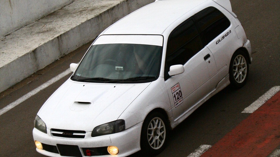 Toyota Starlet (90) 1.3 бензиновый 1997 | 1.3 турбонагнетатель на DRIVE2