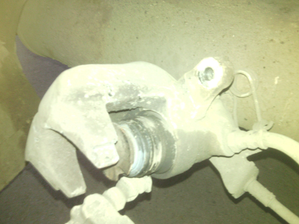 Заклинивший суппорт, как это было +банные процедуры — Geely Emgrand EC7 ...