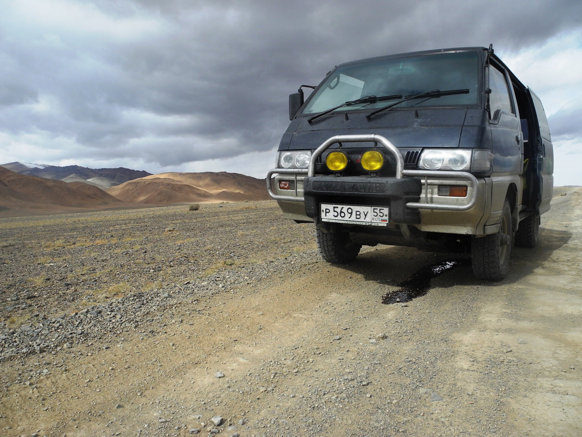 Поездка в Монголию и нежданный камень на дороге — Mitsubishi Delica (P35W),  2,5 л, 1990 года | поломка | DRIVE2