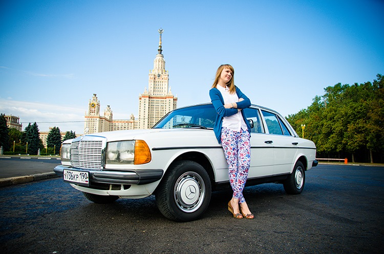 Mercedes w123 и девушка