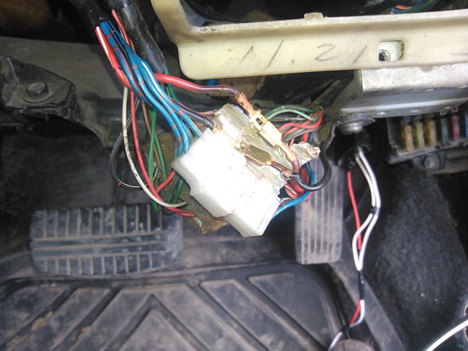 Проводка под панелью и предохранители, часть 1 — Mitsubishi Galant (6G ...