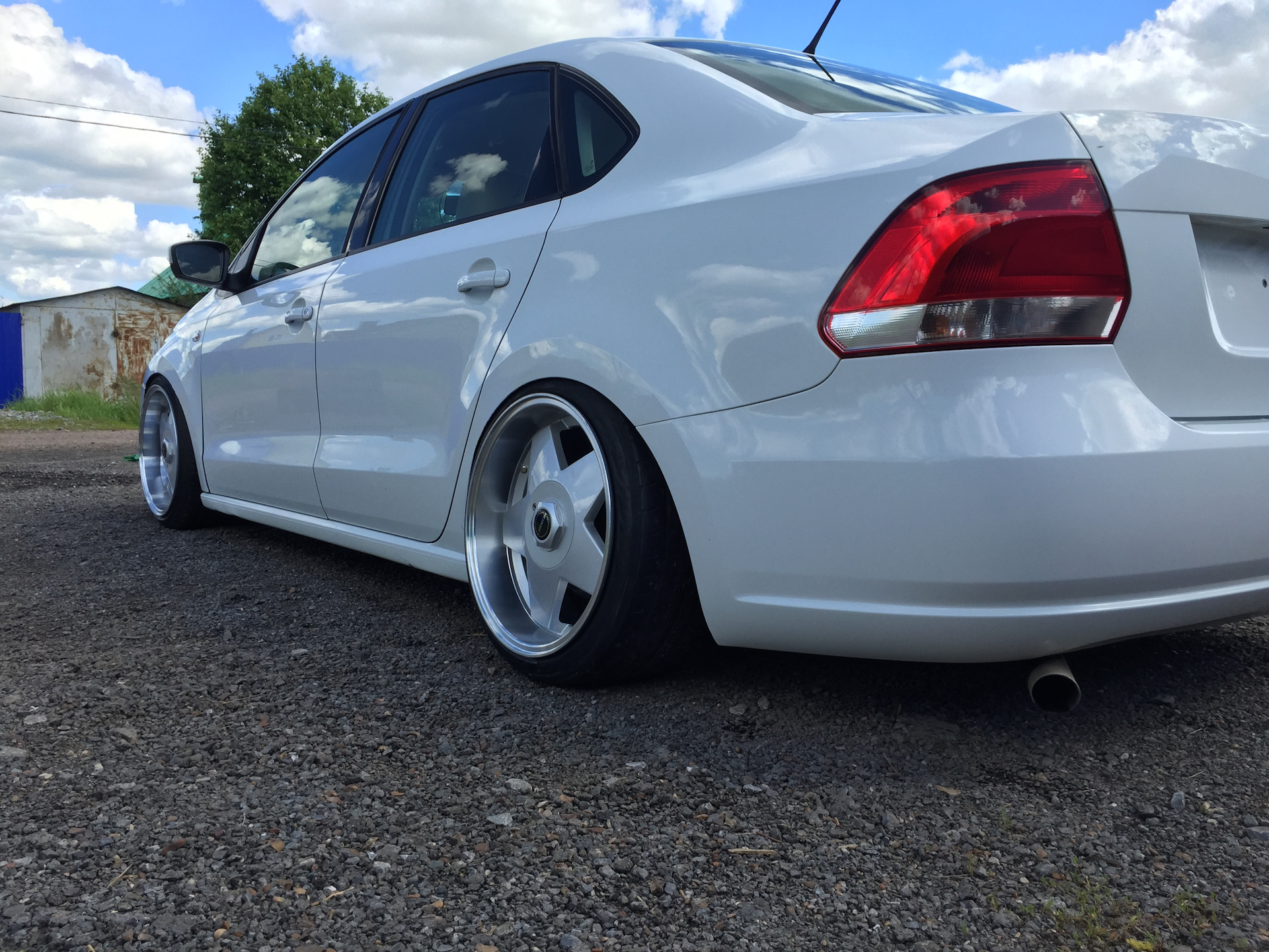 Volkswagen Polo sedan stance