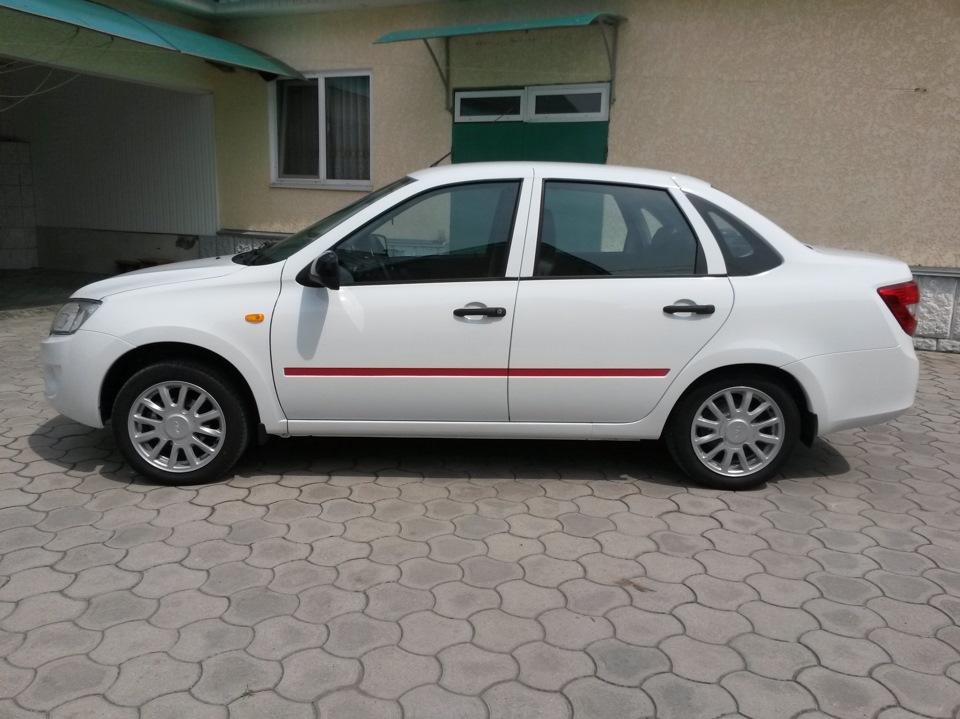 Красная полосочка — Lada Гранта (1G), 1,6 л, 2014 года | просто так ...