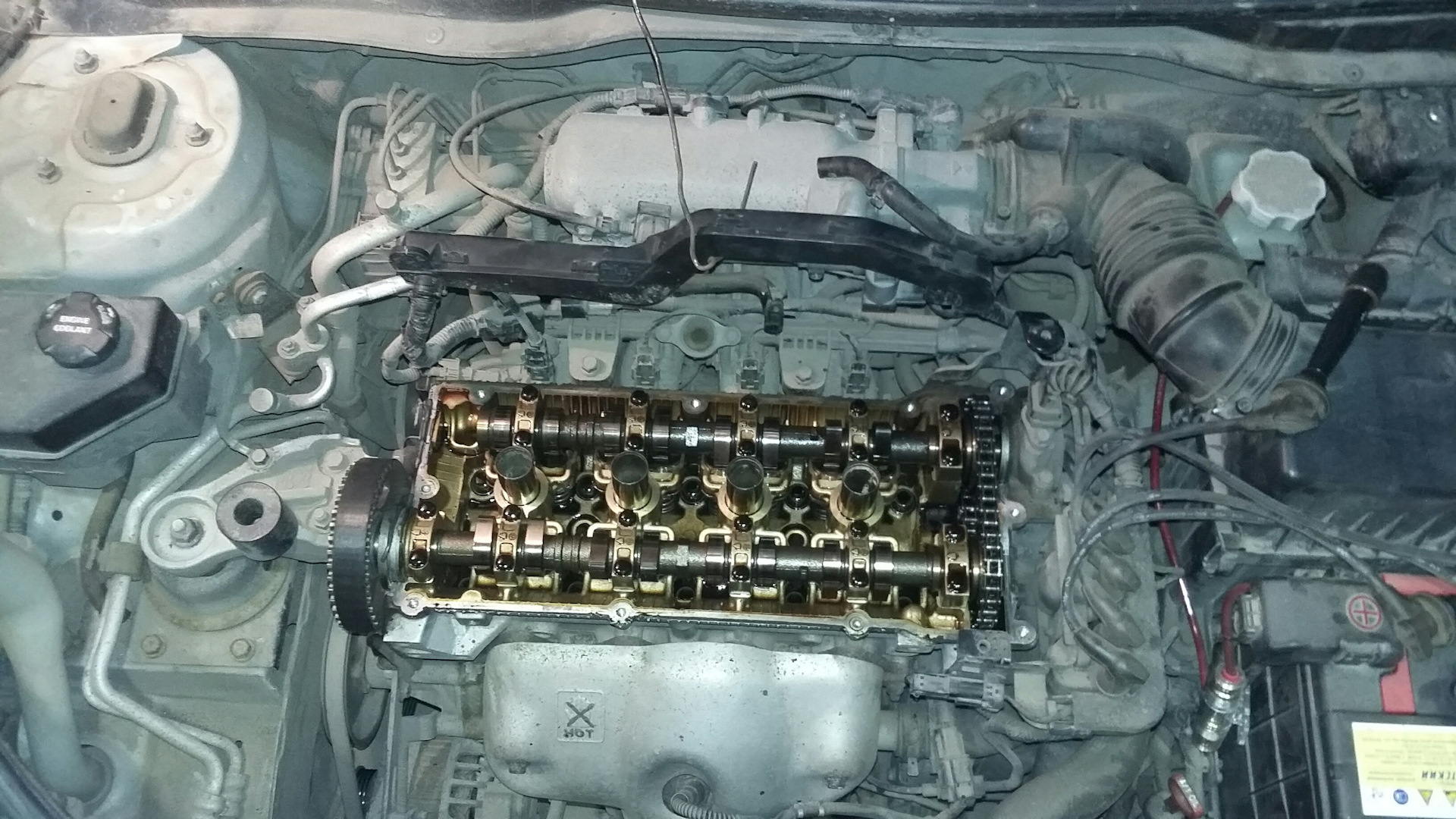 Замена прокладки клапанной крышки и свечных колодцев — KIA Rio 5-door ...