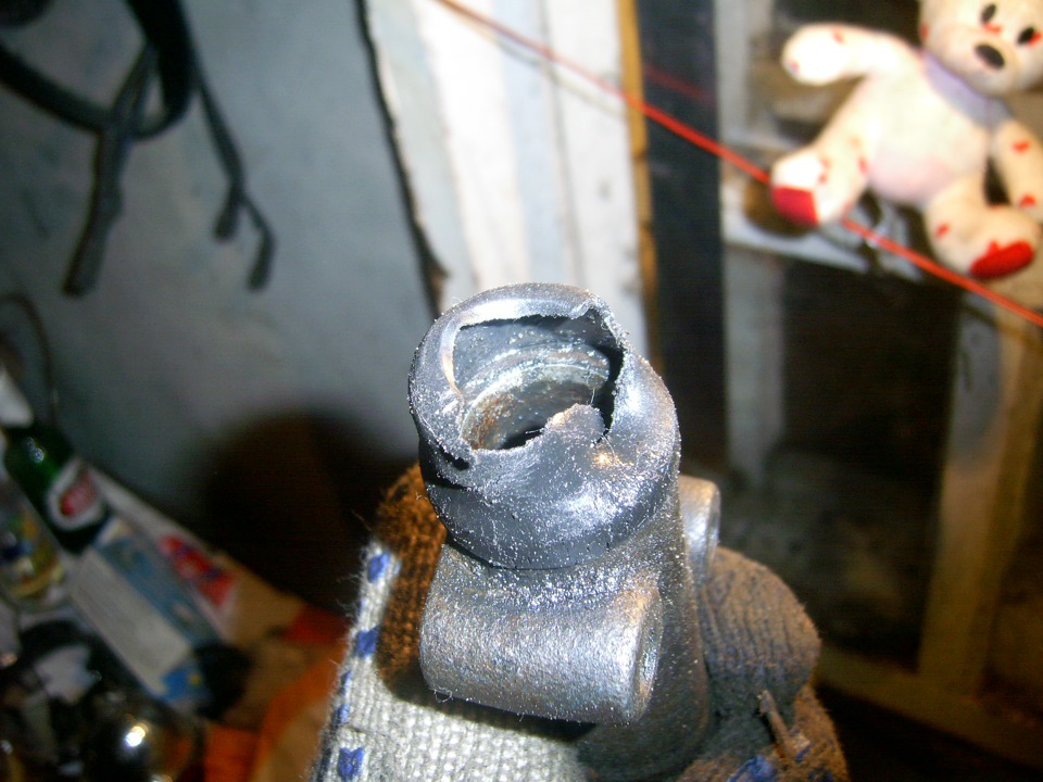 Потек рабочий цилиндр сцепления. — Lada 21063, 1,2 л, 1988 года ...