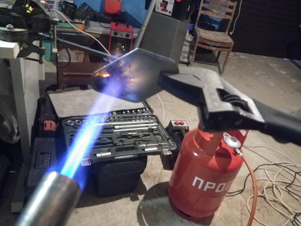 Обжёг этикетку — Mitsubishi L200 (4G)